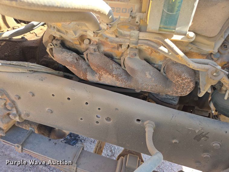 image for item DP8948 1986 Ford LT8000 dump truck