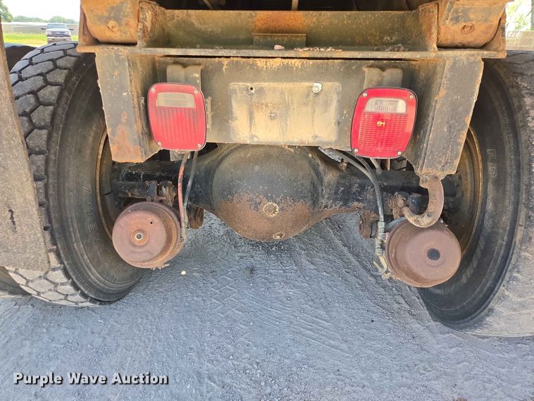 image for item DP8948 1986 Ford LT8000 dump truck