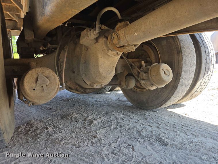 image for item DP8948 1986 Ford LT8000 dump truck