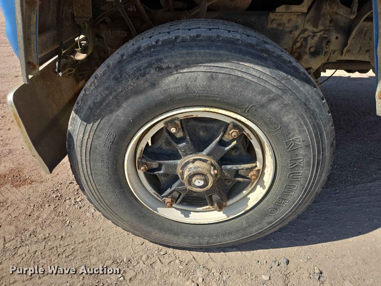 image for item DP8948 1986 Ford LT8000 dump truck