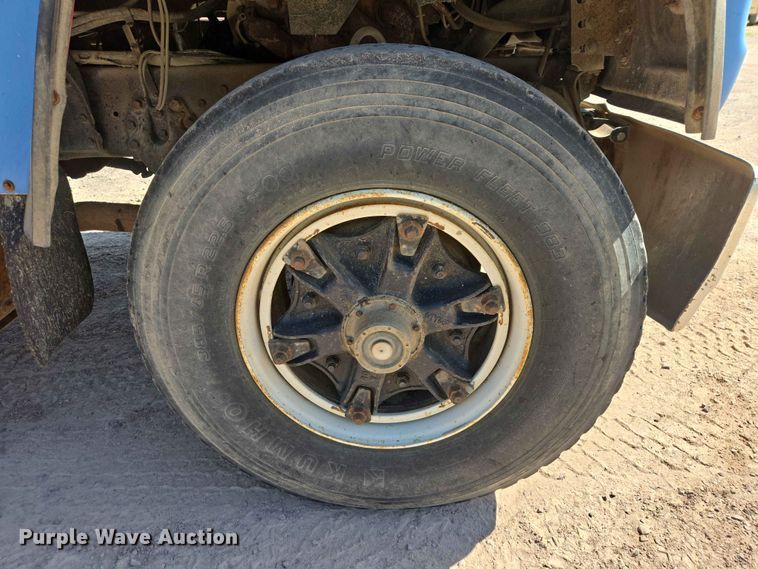 image for item DP8948 1986 Ford LT8000 dump truck