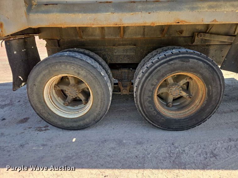 image for item DP8948 1986 Ford LT8000 dump truck