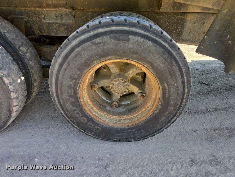 image for item DP8948 1986 Ford LT8000 dump truck