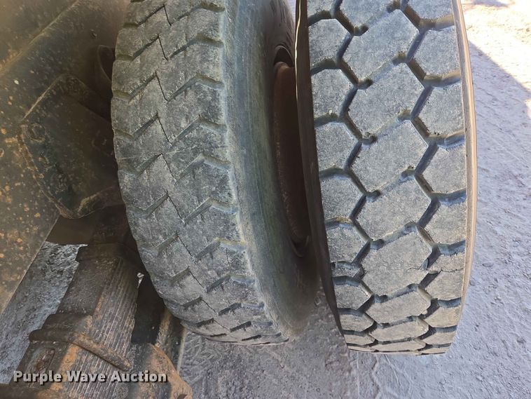image for item DP8948 1986 Ford LT8000 dump truck