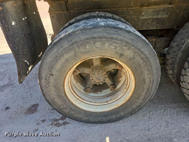 image for item DP8948 1986 Ford LT8000 dump truck