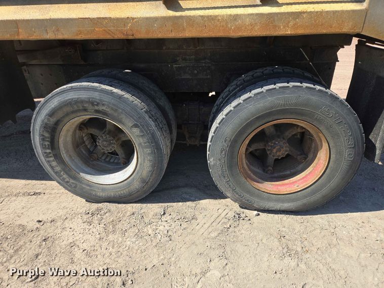 image for item DP8948 1986 Ford LT8000 dump truck