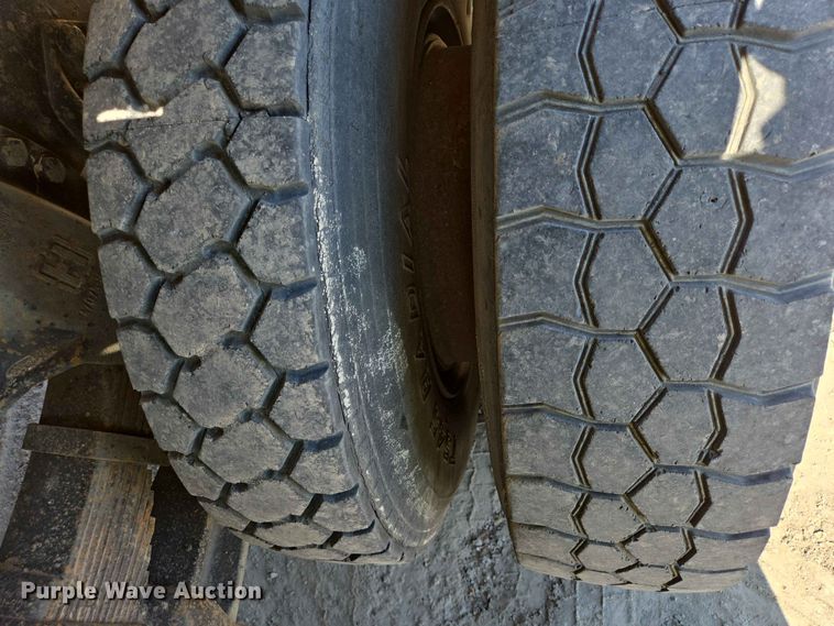 image for item DP8948 1986 Ford LT8000 dump truck