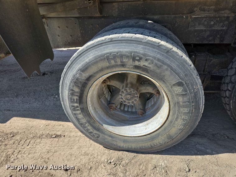 image for item DP8948 1986 Ford LT8000 dump truck