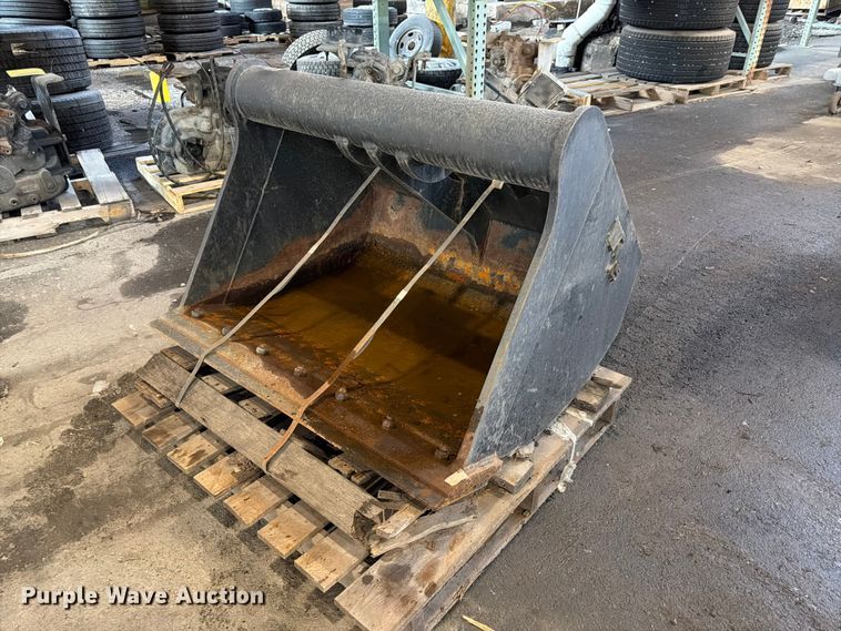 2016 Central Fabricators bucket