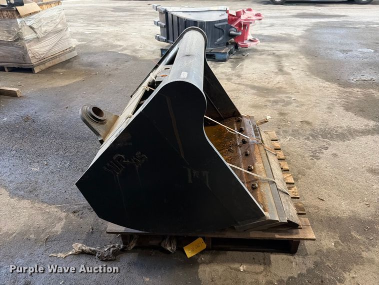 image for item DQ7781 2016 Central Fabricators bucket