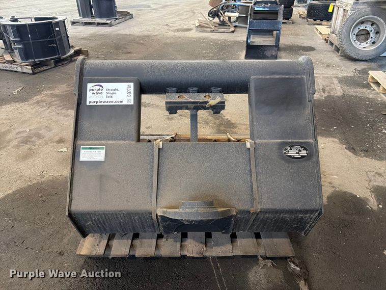 image for item DQ7781 2016 Central Fabricators bucket