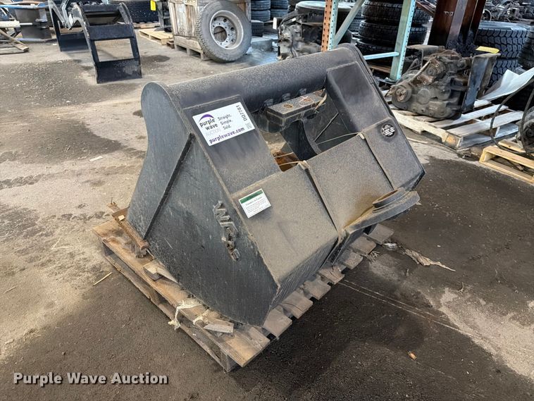 image for item DQ7781 2016 Central Fabricators bucket