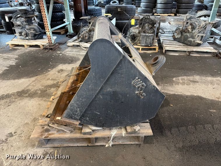 image for item DQ7781 2016 Central Fabricators bucket