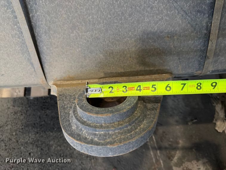 image for item DQ7781 2016 Central Fabricators bucket