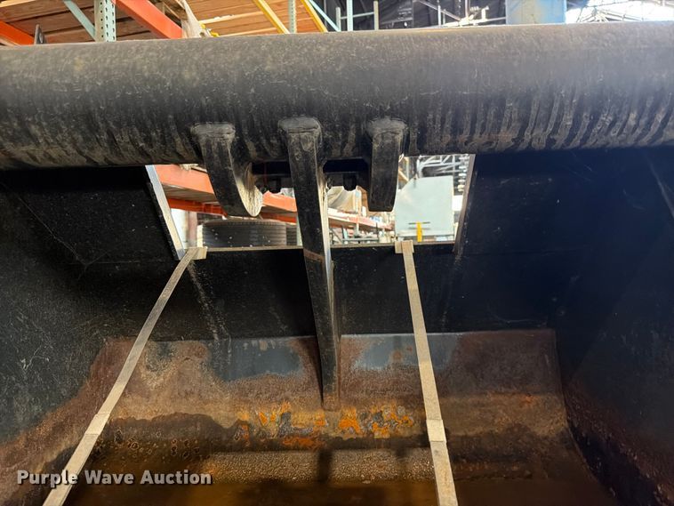 image for item DQ7781 2016 Central Fabricators bucket