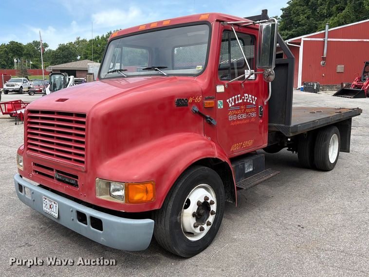 1995 International 4700 flatbed truck