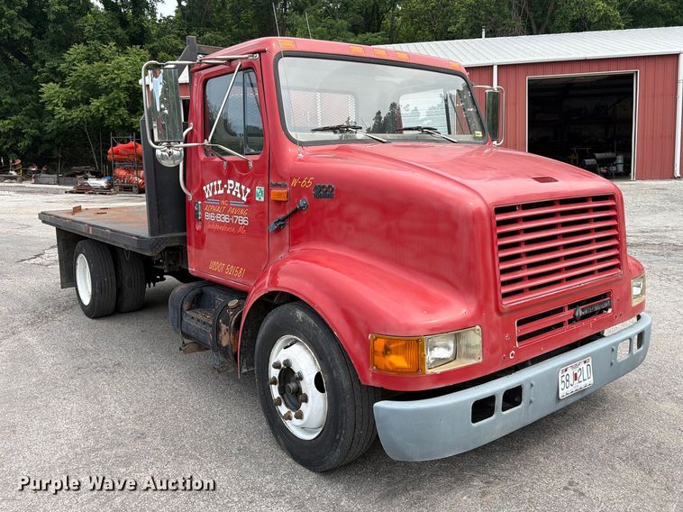 image for item DQ7789 1995 International 4700 flatbed truck