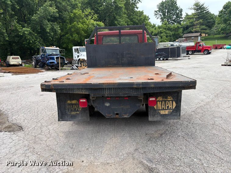image for item DQ7789 1995 International 4700 flatbed truck