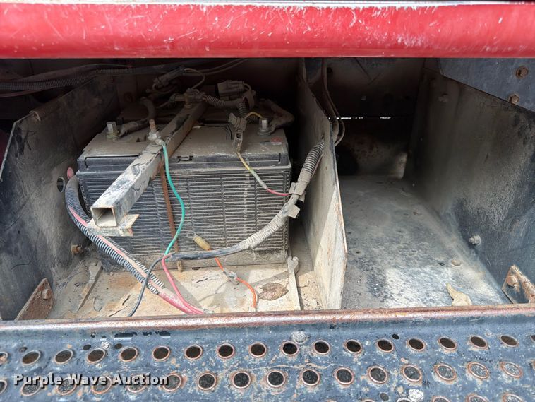 image for item DQ7789 1995 International 4700 flatbed truck