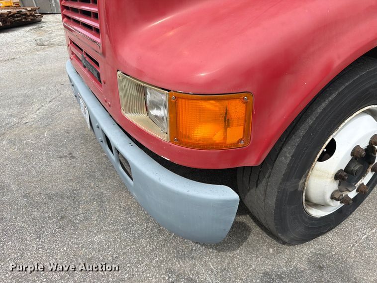 image for item DQ7789 1995 International 4700 flatbed truck