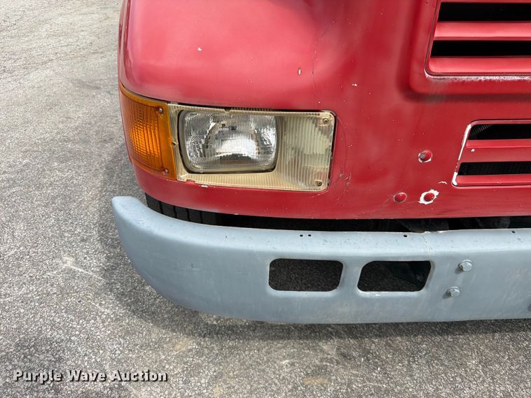 image for item DQ7789 1995 International 4700 flatbed truck