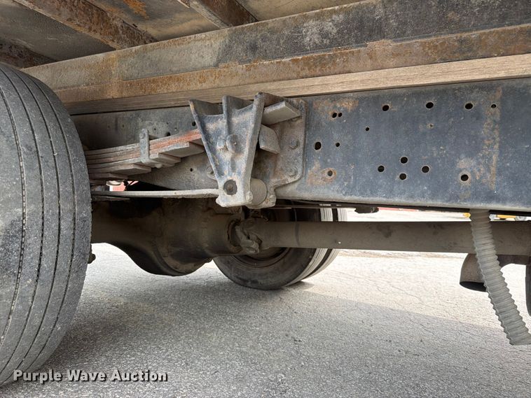 image for item DQ7789 1995 International 4700 flatbed truck