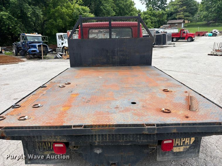 image for item DQ7789 1995 International 4700 flatbed truck