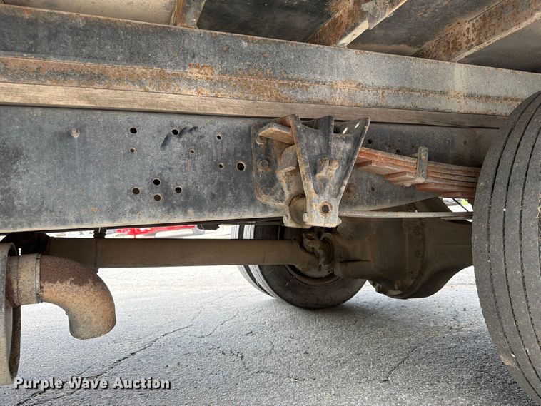 image for item DQ7789 1995 International 4700 flatbed truck