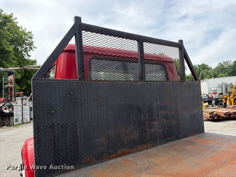 image for item DQ7789 1995 International 4700 flatbed truck