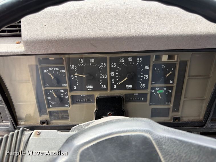 image for item DQ7789 1995 International 4700 flatbed truck