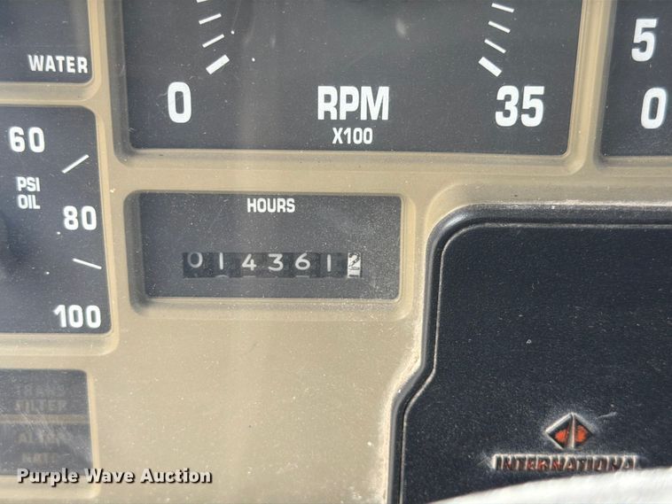 image for item DQ7789 1995 International 4700 flatbed truck