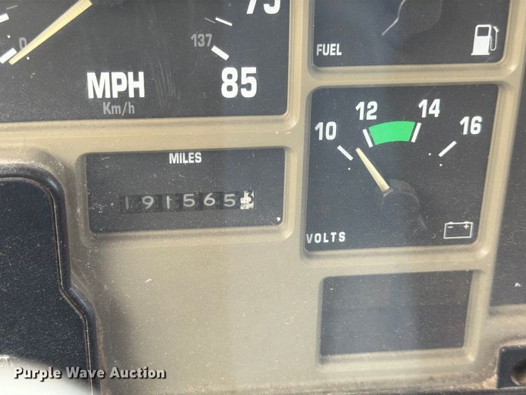 image for item DQ7789 1995 International 4700 flatbed truck