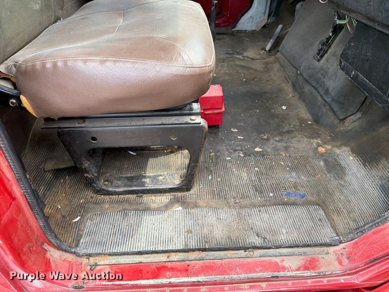 image for item DQ7789 1995 International 4700 flatbed truck