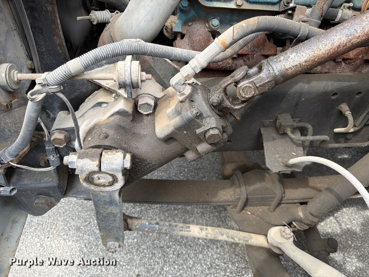 image for item DQ7789 1995 International 4700 flatbed truck