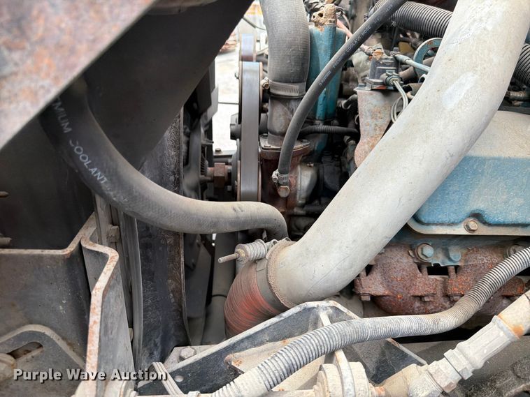 image for item DQ7789 1995 International 4700 flatbed truck