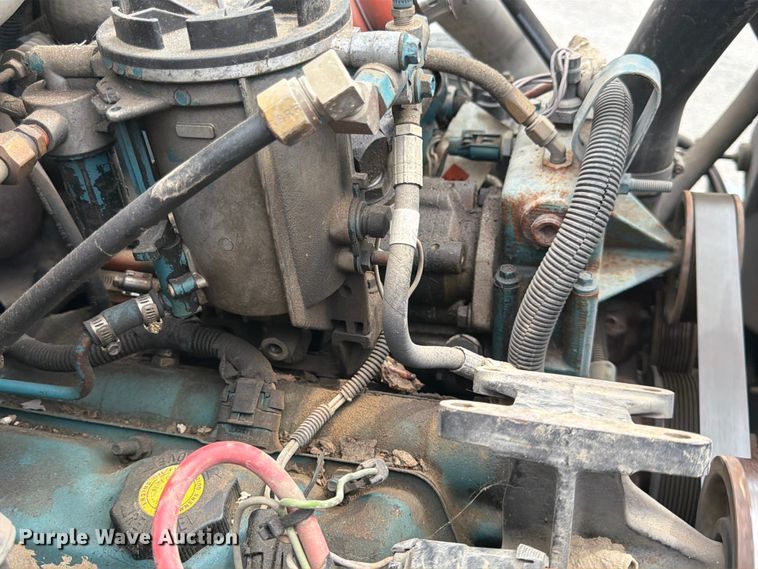 image for item DQ7789 1995 International 4700 flatbed truck