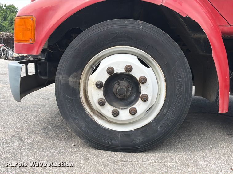image for item DQ7789 1995 International 4700 flatbed truck
