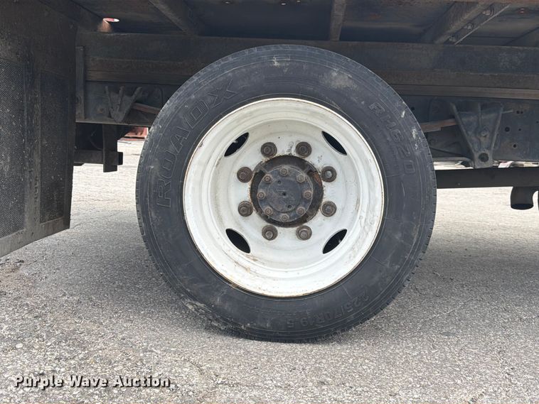 image for item DQ7789 1995 International 4700 flatbed truck