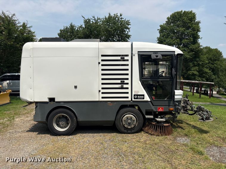 image for item DT2903 2014 Ravo 5 Series 540 street sweeper truck