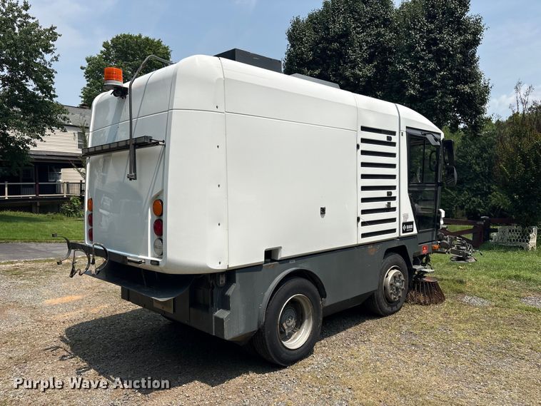 image for item DT2903 2014 Ravo 5 Series 540 street sweeper truck