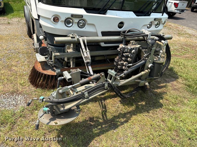 image for item DT2903 2014 Ravo 5 Series 540 street sweeper truck