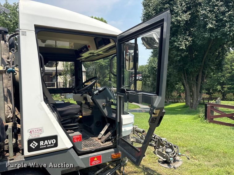 image for item DT2903 2014 Ravo 5 Series 540 street sweeper truck