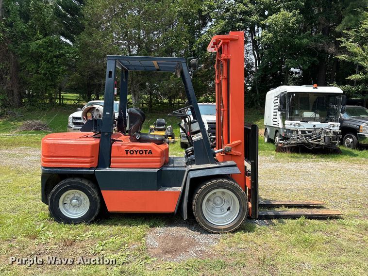image for item DT2907 1993 Toyota 5FG35 forklift