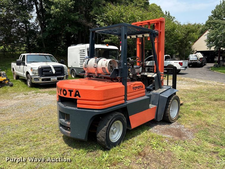 image for item DT2907 1993 Toyota 5FG35 forklift