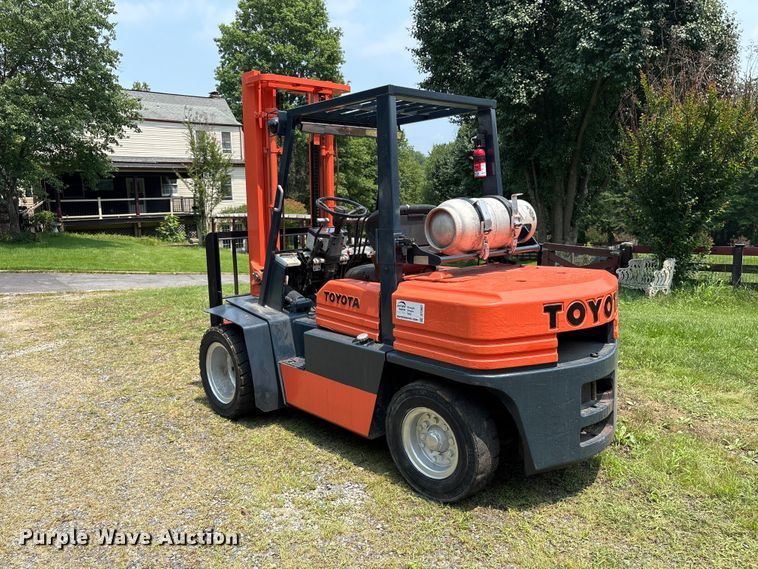 image for item DT2907 1993 Toyota 5FG35 forklift