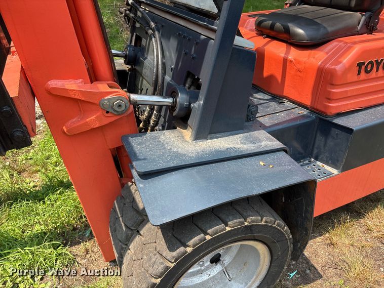 image for item DT2907 1993 Toyota 5FG35 forklift