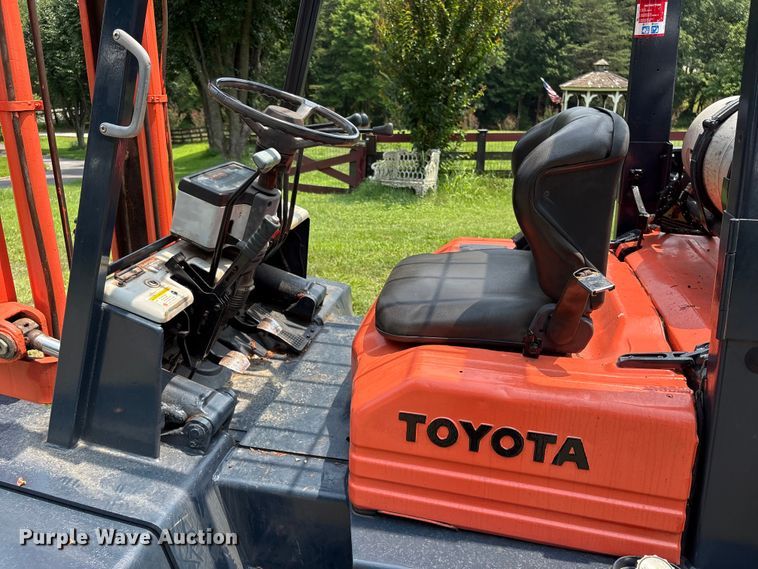 image for item DT2907 1993 Toyota 5FG35 forklift