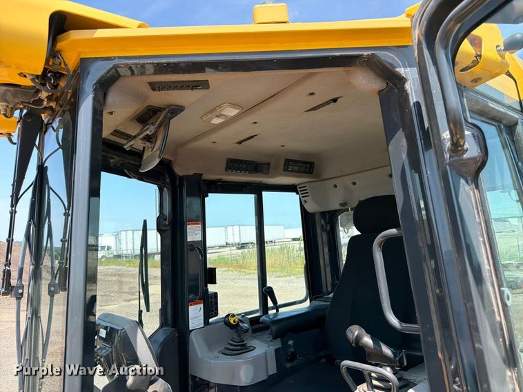 image for item DV2056 2016 Komatsu D61PXI-23 dozer