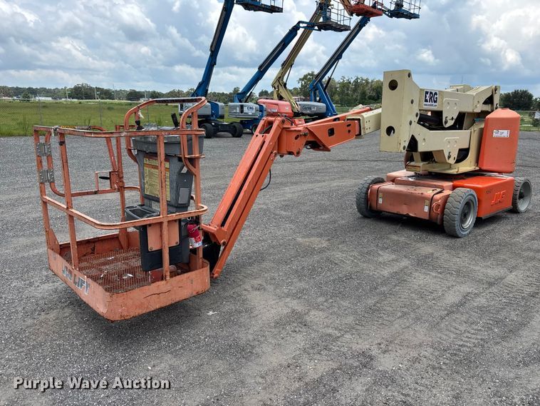image for item DV7260 2006 JLG E400AJPN boom lift