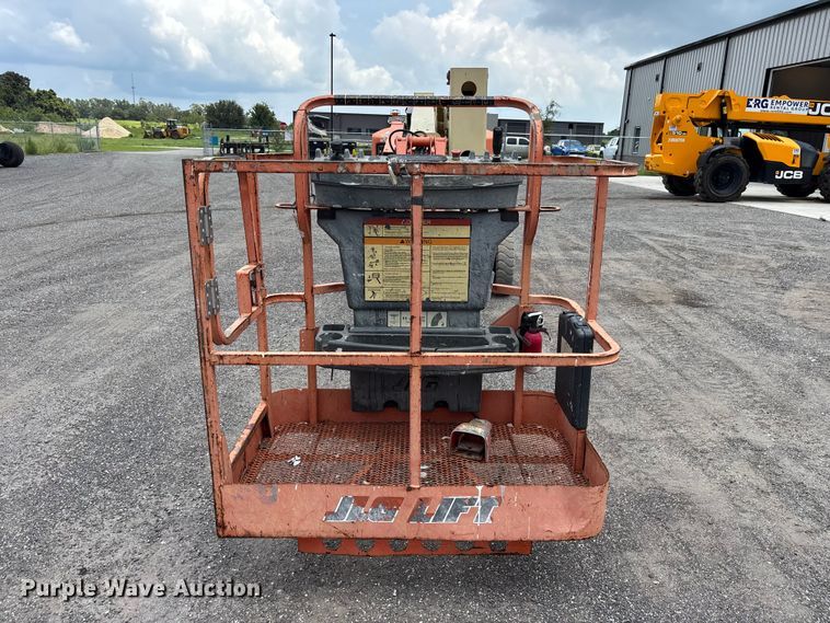 image for item DV7260 2006 JLG E400AJPN boom lift
